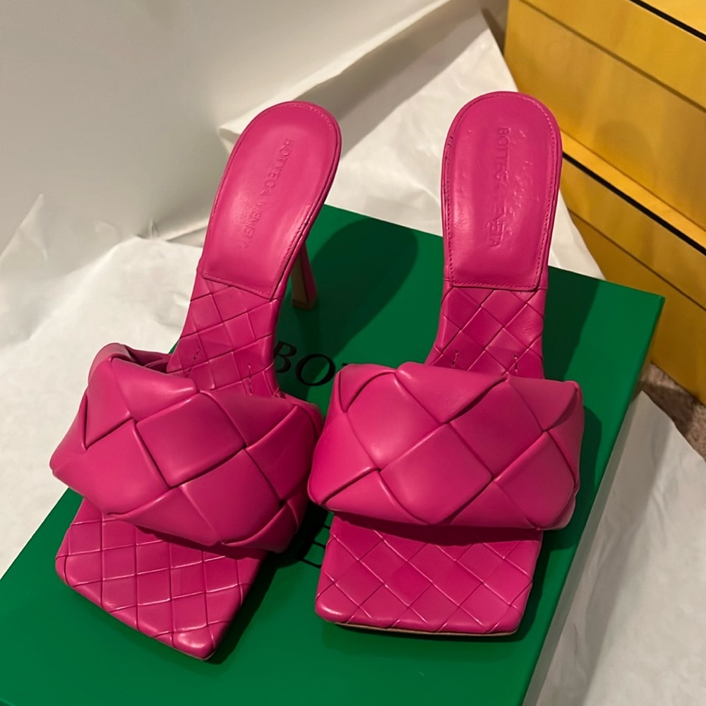 BRAND NEW BOTTEGA LIDO MULES